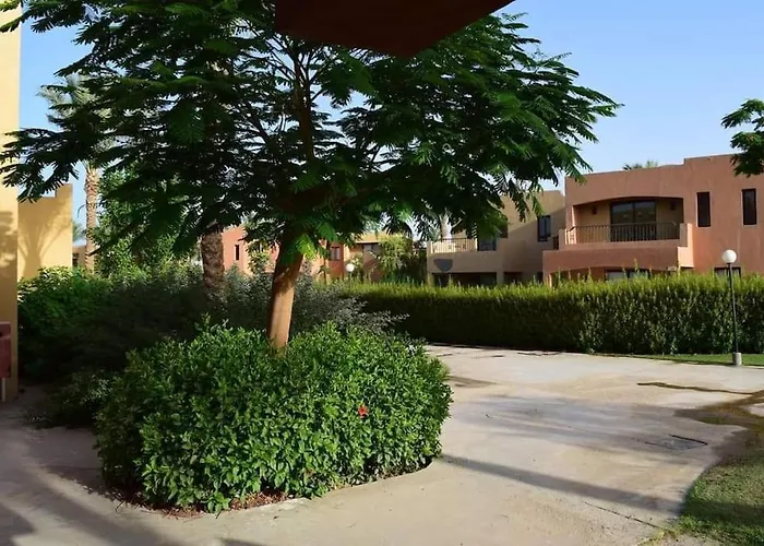 In Stella Makadi On Ground Floor With And Pools Access *