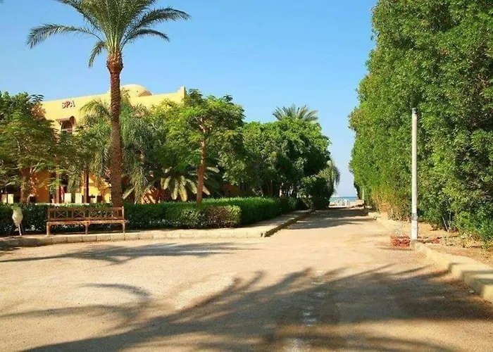 In Stella Makadi On Ground Floor With And Pools Access *